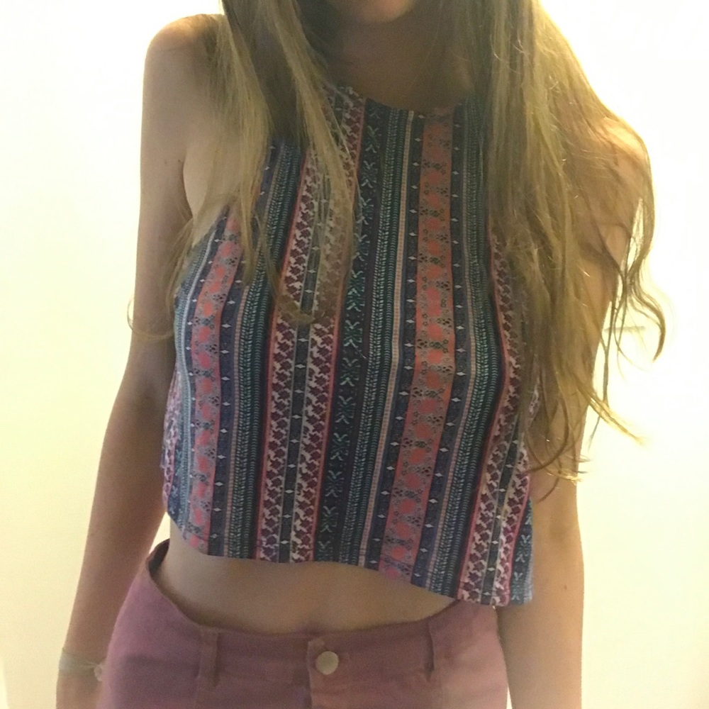 Super cute patterned crop top 💜